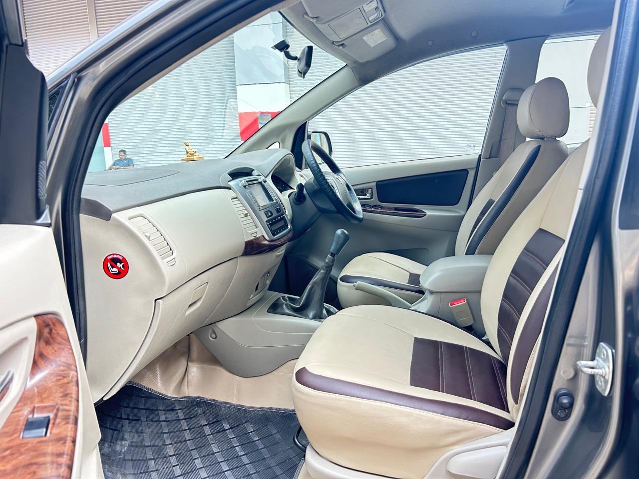 Innova 2.5 V